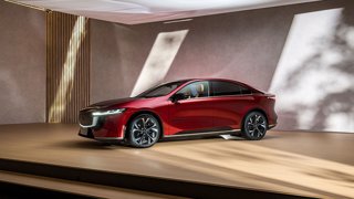 La nuova Mazda6e è stata presentata al Salone dell’Auto di Bruxelles: l’elettrica progettata con maestria giapponese