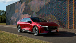 MAZDA6e FINALISTA PER IL WORLD CAR DESIGN OF THE YEAR 2026